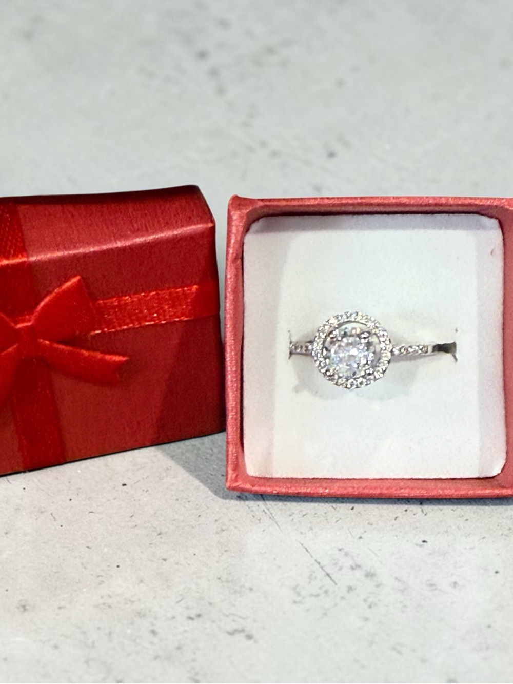 Woman’s cubic zirconi steel ring